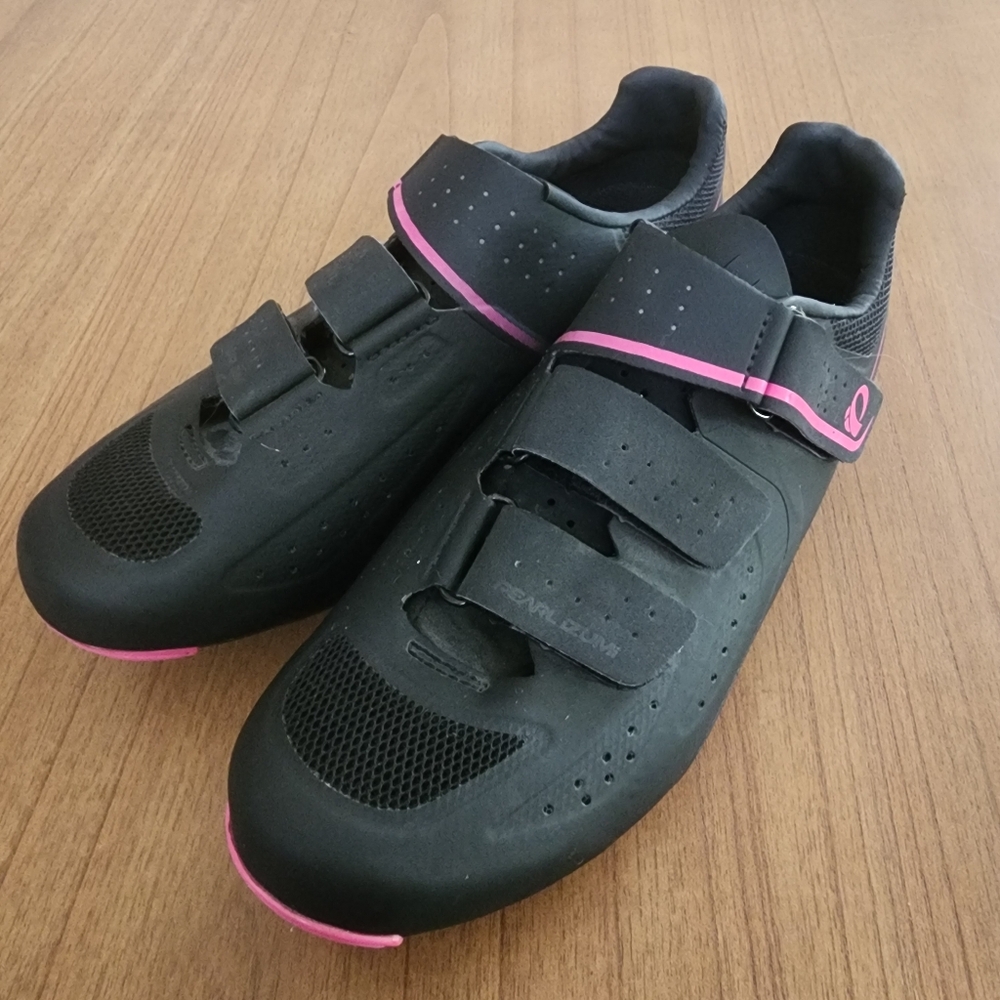 Pearl Izumi V5 Studio Cycling Shoes with Shimano Cleats - Picture 8 of 10